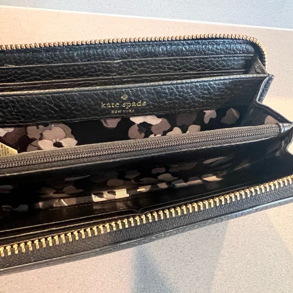 Kate Spade wallet - Picture 2 of 4